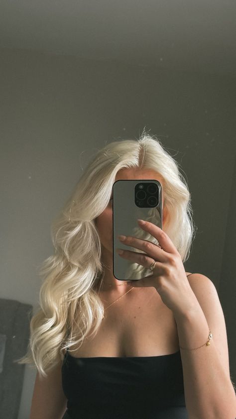 Cute Platinum Blonde Hair, Light Platinum Blonde Hair, Light Blonde Hair Color Ideas, Platnum Blonde, Very Light Blonde Hair, Shades Of Blonde Hair Color, Blonde 2024, Blonde Hair Platinum, Shantel Tessier