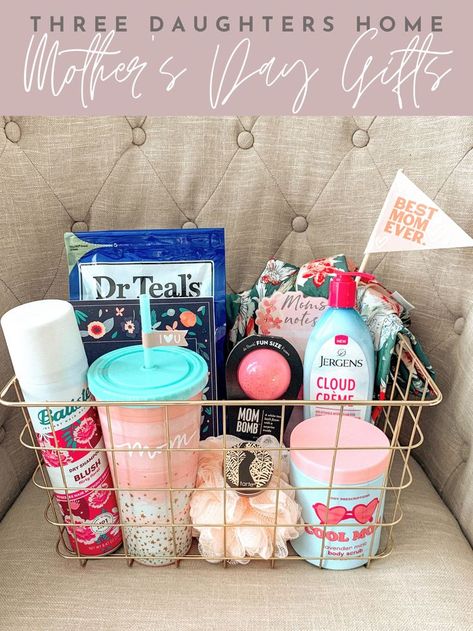 self care basket for Mother's Day Diy Mother's Day Gift Basket, Homemade Gifts For Mom, Mothers Day Baskets, Best Gift Baskets, Mom Gift Basket, Birthday Basket, Cute Gifts For Friends, Themed Gift Baskets, Diy Gift Baskets