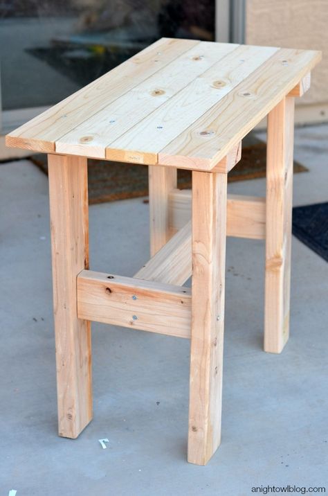 DIY Porch Table | anightowlblog.com Diy Porch Table, Outdoor Wood Projects, Porch Table, Wood Table Diy, Diy Porch, Woodworking Projects That Sell, Outdoor Wood, Woodworking Furniture, Into The Woods