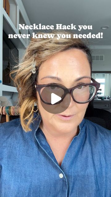 Over 50 fashion 💎 Tricia LeTempt-Gray on Instagram: "Are you a woman over 50 that loves ❤️ the layered Necklace look - but you can’t get it untangled at the end of the night —- 🥂🍷🥂 here is the necklace hack you never knew you needed - but you totally do!" Long Necklace Styling, Layered Necklace Hack, Necklace Clasps Diy, Double Necklace Hack, Necklace Layering Hack, Layering Beaded Necklaces, How To Wear Layered Necklaces, Layering Necklaces Hack, How To Layer Pearl Necklaces