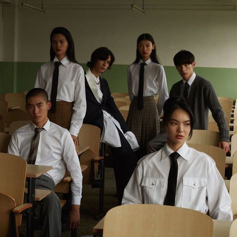 It's our time (Vogue Me China) Magazine Cover Editorial, Employee Photoshoot, School Fashion Show, School Aesthetic Photoshoot, Group Photoshoot Concept, Magazine Cover Photoshoot Ideas, Classroom Editorial, School Photoshoot Aesthetic, Pose Ideas Group