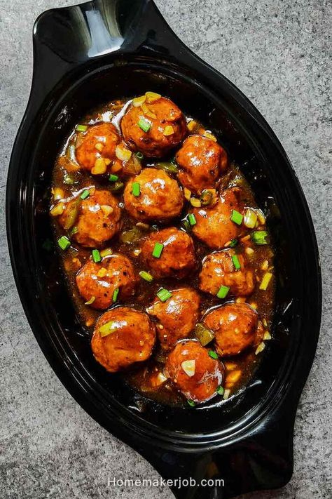 Indulge in the rich and flavorful taste of Chinese cuisine with our Chicken Manchurian gravy recipe. Made with juicy chicken pieces and a spicy and tangy sauce, this dish is a true crowd-pleaser. Our recipe is easy to follow and will guide you through the process of creating a restaurant-quality meal in the comfort of your own kitchen. Whether you're hosting a dinner party or simply looking for a tasty weeknight dinner, our Chicken Manchurian gravy recipe is sure to impress. Chicken Manchurian Recipe, Manchurian Gravy, Chicken Manchurian, Chicken Pasta Casserole, Pasta Casserole Recipes, Manchurian Recipe, Fiesta Chicken, Chicken Pieces, Pasta Casserole