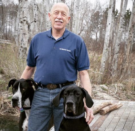 Dr Pol The Incredible, Dr Pol, Show Animals, Dr Ian, Vet School, Designer Dogs, Snoopy Funny, At The Movies, Taylor Kinney