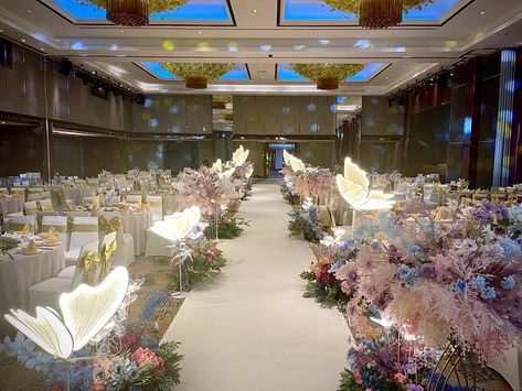 Walkway Decor, Aisle Decor Wedding, Debut Theme, Wedding Walkway, Indoor Wedding Decorations, Dream Wedding Reception, Ethereal Elegance, Wedding Hall Decorations, Wedding Decor Photos