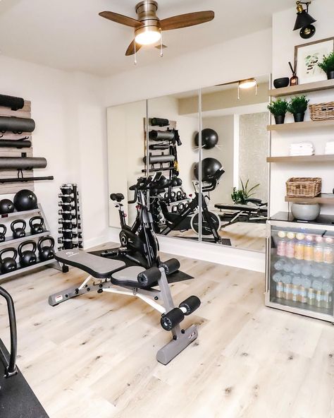 Small Gym Room, Modern Home Gym, Home Gym Basement, Home Gym Ideas, Home Gym Inspiration, Dream Home Gym, Small Home Gym, Wellness Room, Mini Gym