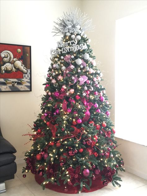 Ombré red, pink and silver Christmas tree! Ombre Christmas Tree, Purple Christmas Decorations, Rainbow Christmas Tree, Christmas Tree Inspo, Glam Christmas Decor, Spruce Christmas Tree, Tree Themes, Rainbows Christmas, Alternative Christmas Tree