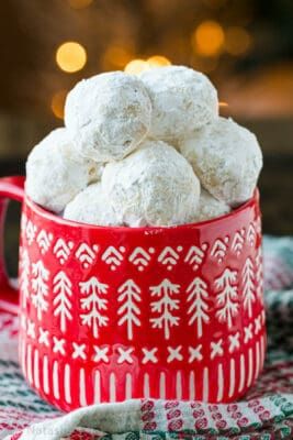 Russian Tea Cakes Recipe Tea Cake Cookie Recipe, Russian Tea Cakes Cookies, Russian Tea Cakes Recipe, Snowball Cookie, Russian Tea Cookies, Russian Tea Cakes, Tea Cake Cookies, Russian Tea Cake, Sugar Cookie Recipe Easy