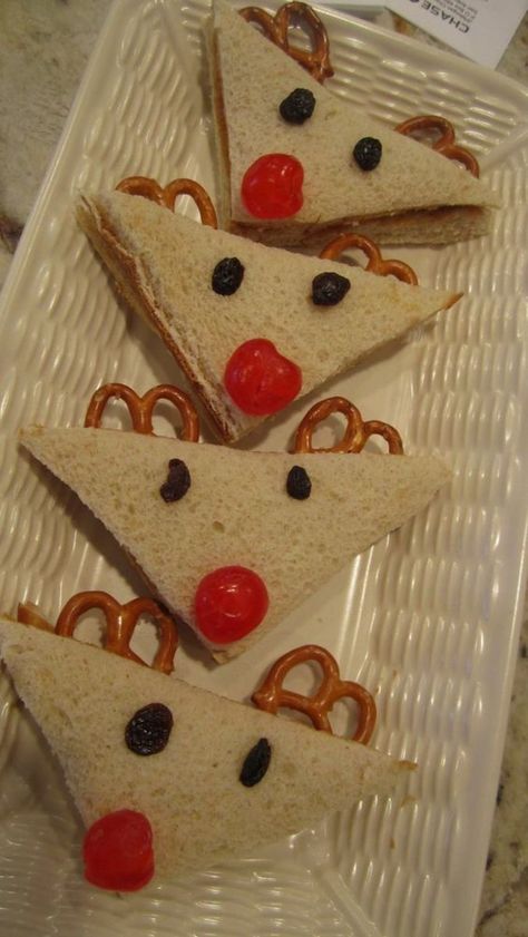 35+ Cute Christmas Food Ideas for Kids - HubPages Cute Christmas Food Ideas, Christmas Food Ideas For Kids, Cute Christmas Food, Toast Noel, Food Ideas For Kids, Healthy Christmas Snacks, Christmas Food Ideas, Winter Snack, Christmas Foods