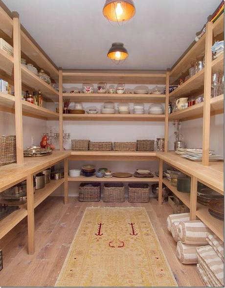 Lovely wood shelves | 10 Inspiring Pantry Designs - Tinyme Blog Comfy Kitchen, Wood Closet Shelves, Shelves Pantry, Food Storage Shelves, Pantry Laundry, Farmhouse Pantry, Pantry Room, Wooden Cupboard, Donald Judd