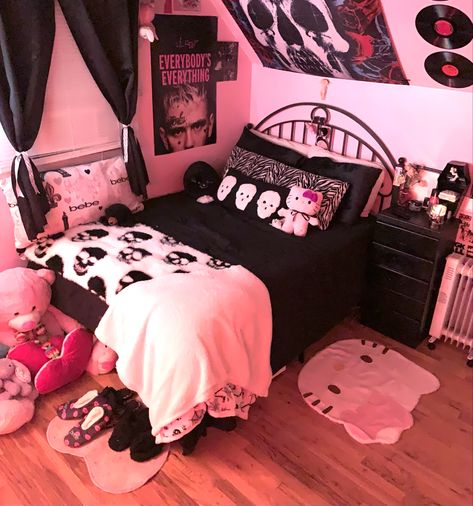 pink and  black teen girl bedroom alternative y2k Room Emo Aesthetic, Emo Interior Design, Room Ideas Mcbling, Pink Grunge Room Aesthetic, Pink Goth Room Aesthetic, Things For Ur Room, Colorful Gothic Decor, Goth Room Ideas Bedrooms, Pink And Black Room Ideas