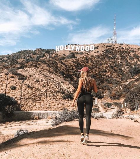 INSTAWORTHY LA 🏝🏄🏼‍♀️🌆 on Instagram: “📍 3398 Ledgewood Dr, Los Angeles, CA, 90068 📷 One of the absolute must have pictures in La is by Hollywood sign ❣️ if you are a tourist…” Hollywood Instagram Pictures, Good Angles For Pictures, Hollywood Sign Outfit, Los Angeles Instagram Pictures, Los Angeles Photo Ideas, Hollywood Sign Pictures, Cali Pics, Los Angeles Aesthetic Outfit, Los Angeles Outfits