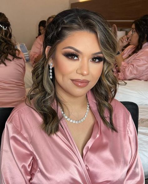 Chicago Makeup Artist on Instagram: "Sister of the bride looking gawgeousss 💗 Shoutout to her for recommending my work to her sister (the bride) 😍 Soft Smokey eye for her, we kept the waterline soft by just smoking out the bottom and no liner for a softer look & of course full highlight and contour. My fave! - - Your fave luxury bridal Makeup team is now booking all parties of 5+ for all of 2022-2023. Be an #esmemuabride don’t be a last minute bride pls inquire with time. To book please s Party Make Up Ideas Smokey Eye, Make Up For Wedding Maid Of Honor, Quinceanera Mom Makeup, Sister Of The Bride Makeup, Bridesmaid Makeup Full Glam, Make Up For Mom Of The Bride, Sister Of The Bride Hair, Smokey Eye Wedding Makeup Brides, Sister Of Bride Hairstyles