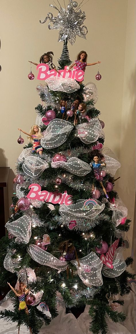 Farmhouse Bathroom Modern, Dining Room Coastal, Christmas Tree Ideas 2023, Barbie Tree, Urban Wall Decor, Rustic Home Office, Barbie Christmas Tree, Mean Girls Christmas, Pink Xmas Tree