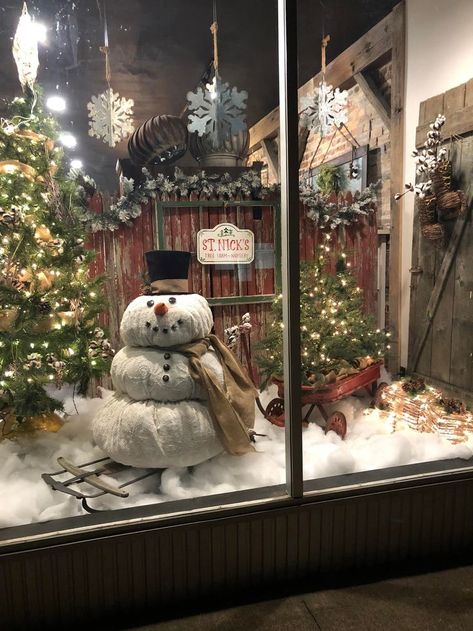 Christmas Window Display Retail, Farmhouse Interior Design Ideas, Modern Home Entrance, Christmas Store Displays, Christmas Shop Displays, Winter Window Display, Modern Entry Doors, Christmas Toy Shop, Christmas Tree Store