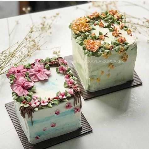 Cakes Decorated, Square Cake, Flowers Cake, Cake Decorating Ideas, Cake Decorating Videos, Cake Decorating Designs, New Cake, Painted Cakes, Decorated Cakes