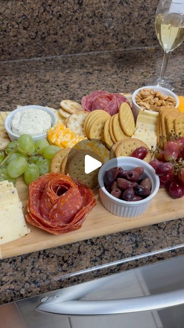 BECCA MORGAN on Instagram: "Make a Thanksgiving charcuterie board with me🤎 #charcuterie #charcuterieboard #thanksgiving #thanksgivingcharcuterie #thanksgivingcharcuterieboard #salamirose #salamiflower #charcuterieboardsoftiktok #foodvideo #likes #delicious #followback #chocolate #homemade #healthyfood #video #foodstagram #youtube #foodphotography #dessert #foodgasm #foodblogger #foodlover #tasty #eat #cooking #styleblogger #foodpics #foodies" Charcuttery Boards, Thanksgiving Charcuterie Board, Thanksgiving Charcuterie, Meat Tray, Chocolate Homemade, Charcuterie And Cheese Board, Pasta Dinner Recipes, Charcuterie Recipes, Louis Armstrong