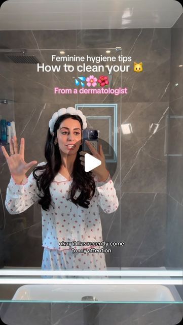 Dr Aamna Adel on Instagram: "Feminine hygiene tips every girl needs to know! How to wash your 🐱 the right way 💦🌸  Do you use feminine hygiene products? Let me know ⬇️  #dermatologist #femininehygiene #hygiene #hygienetips #hygieneproducts #smellgood #girltalk #girlythings #girlhacks" Womans Hygiene Tips, Feminine Hygiene Supplements, Feminine Hygiene Organization, How To Keep Your Vag Clean And Smelling Good?, How To Wash Your Virginia, How To Take A Bath Properly, Every Girl Needs, Female Hygiene Tips Cleanses, Girls Hygiene Tips