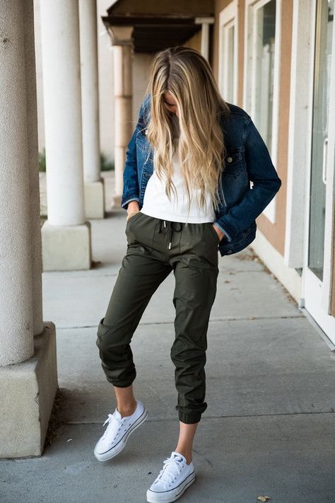 Jogger Outfit, Green Joggers, Joggers Outfit, Fall Wear, Athleisure Outfits, Sport Chic, Moss Green, Womens Activewear, Comfy Casual