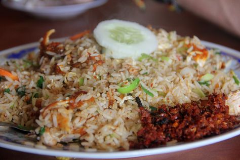 Deep Fried Chicken Fried Rice Sri Lankan Food, Deep Fried Chicken, Rice Side Dish Recipes, Cantonese Food, Sri Lankan Recipes, Taiwanese Food, Asian Soup, Chicken Fried Rice, Chicken Fried