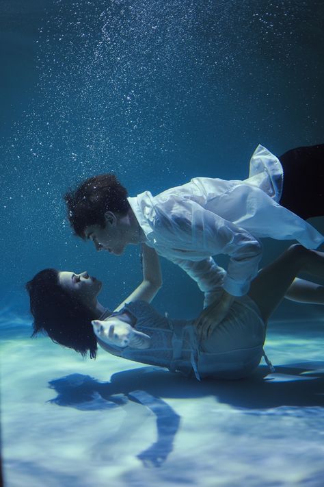 Underwater Photoshoot, Zodiac Academy, Couple Poses Reference, Body Reference Poses, Human Poses Reference, Poses References, Under Water, Fantasy Aesthetic, Pose Reference Photo