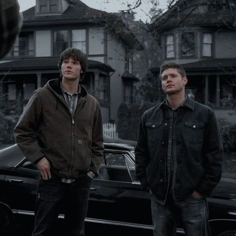 Dean And Sam Winchester, Supernatural Theme, Supernatural Dr, Top Tv Shows, Sam And Dean, Supernatural Wallpaper, Supernatural Pictures, Supernatural Dean Winchester, Sam And Dean Winchester