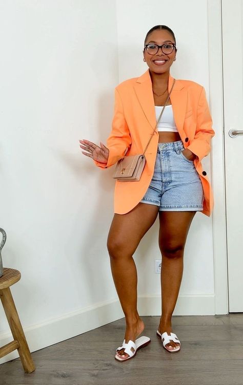 White Blazer Denim Shorts Outfit, How To Style Denim Jeans Outfit Ideas, Spring And Summer Fashion 2024, Shorts And A Shirt Outfit, Park Bbq Outfit Ideas, Blazer Outfits Ideas, Styling Denim Shorts For Women, Summer Looks For Black Women, Clothes Summer 2024