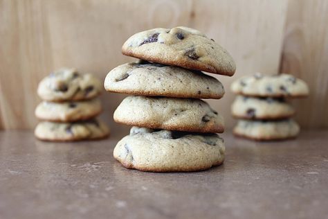 Chocolate Chip Cookie Recipe- Soft, Cakey Version Cakey Chocolate Chip Cookies, Bakery Snacks, Fluffy Chocolate Chip Cookies, Soft Chocolate Chip Cookies Recipe, Soft Cookie Recipe, Choco Chip Cookies, Crunchy Chocolate, Best Chocolate Chip Cookies Recipe, Soft Chocolate Chip Cookies