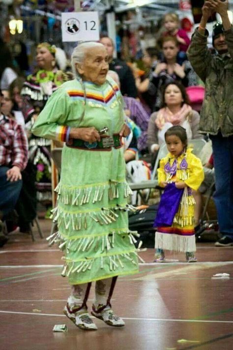 Jingle Dancer, Jingle Dress Dancer, Native American Dance, Jingle Dress, Wow Photo, Native American Regalia, Native American Images, Native American Clothing, American Photo