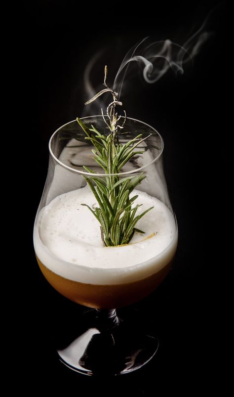 A recipe for the festive fall cocktail, the Autumn Sour, from Wolfgang Puck Fine Dining Group Senior Beverage Manager, Doug Chippewa. Fine Dining Beverages, Halloween Plating Ideas, Fine Dining Drinks, Fine Dining Thanksgiving, Fine Dining Cocktails, Fall Fine Dining, Fine Dining Photography, Fancy Plates, Cocktail Inspiration