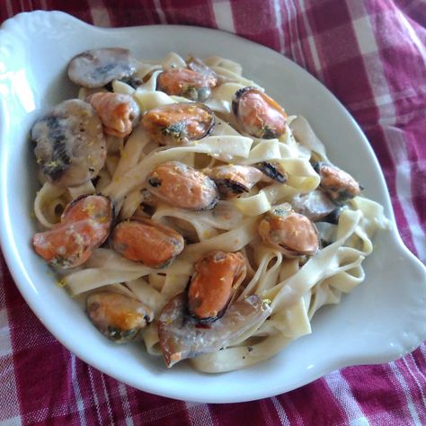 Mussels and Pasta with Creamy Wine Sauce Mussels And Pasta, Mussels Recipe Pasta, Creamy Wine Sauce, Easy Pasta Dinner Recipes, Mussels Recipe, Easy Pasta Dinner, Pasta Dinner Recipes, Wine Sauce, Think Food