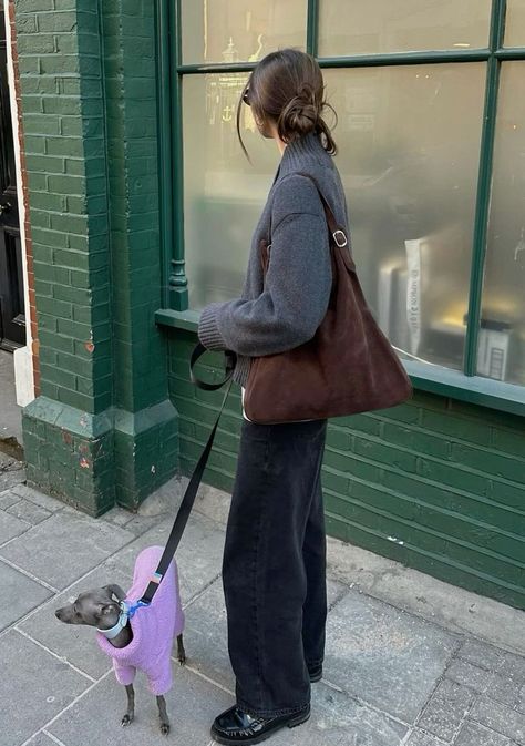 Fashion classy outfit Suede Bag Outfit, Hobo Bag Outfit, Suede Outfit, Girls Sweater, Suede Bag, Bag Outfit, Good Week, Just Style, Minimalist Outfit