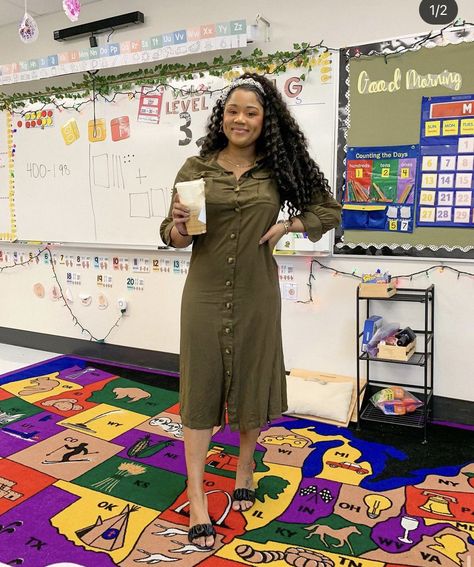 Black Women Teachers, Education Major Outfits, Black Teacher Outfits Elementary, Black Teacher Aesthetic, Teacher Aesthetic Female, Elementary Teacher Aesthetic, Teacher Outfits Black Women, Theater Teacher, Teachers Assistant