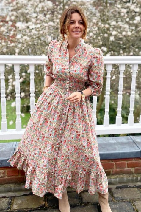 Annabel Champ wears a green/orange Liberty print Elysian Willow Shirt Dress from Ridley London Cotton Frocks For Women, Long Frocks For Women, Frock Designs For Women, Simple Frock Design, Long Frock Designs, Casual Frocks, Simple Frocks, Bodycon Evening Dress, Frock For Women