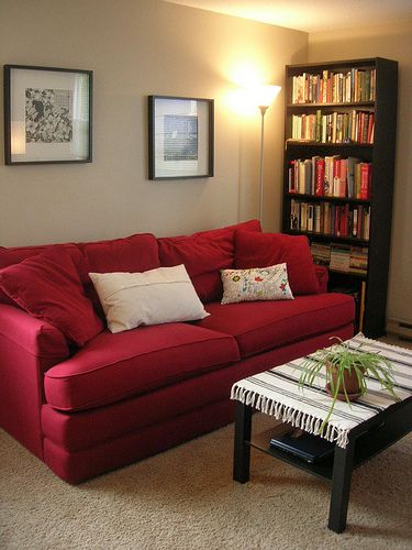 Decor With Red Couch, Light Floors Dark Furniture, Red Sofa Living Room Ideas Color Combos, Beige And Red Living Room, Living Room With Red Sofa, Red Sofa Decorating, Red Couches, Red Sofa Living, Red Sofa Living Room