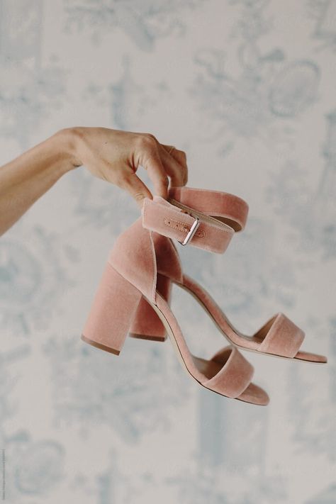 Pink Velvet Shoes, Pink Shoes Heels, Wedding Shoes Bride, Pink Wedding Dresses, Beautiful Heels, Velvet Shoes, Velvet Heels, Fall Wedding Colors, Bridal Beauty