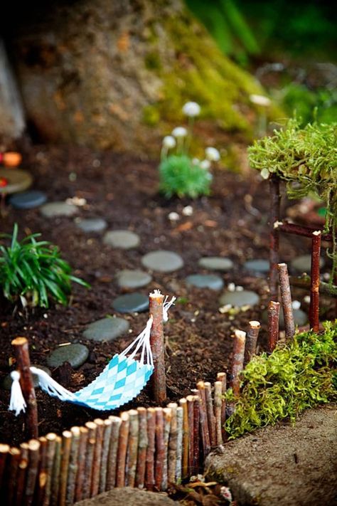 Mini Garden Furniture Diy, Fairy Wishing Well Diy, Diy Miniature Garden Accessories, Lord Of The Rings Fairy Garden, Camping Fairy Garden, Fairy Garden Planter Ideas, Mini Fairy Garden Diy, Mini Fairy Garden Ideas, Fairy Gardens Ideas