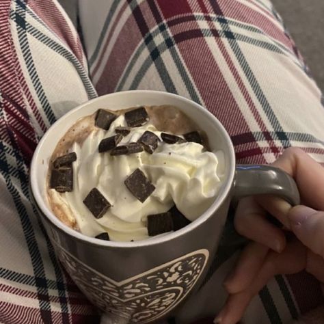 Christmas Aesthetic Hot Chocolate, Pretty Hot Chocolate, Hot Chocolate Aesthetic Christmas, Chocolate Caliente Aesthetic, Hot Chocolate Aesthetic Cozy, Xmas Hot Chocolate, Hot Chocolate Pictures, Aesthetic Hot Chocolate, Hot Chocolate Board