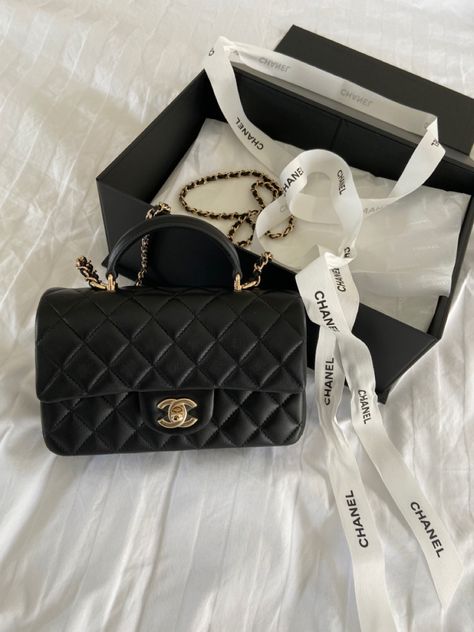 Got this Chanel classic flap mini with handle in champagne gold hardware in lambskin. I hesitated at first because I wanted the cavier skin more. But when I saw it, it was just perfect! Let me grab the bag before somebody else does! 😝 THB 162000, roughly USD 4800. Chanel Bag Top Handle, Mini Chanel Flap Bag, Chanel Vanity Bag Outfit, Chanel Mini Top Handle, Chanel Photoshoot, Champagne Gold Hardware, New Chanel Bags, 2025 Moodboard, Chanel Bag Classic