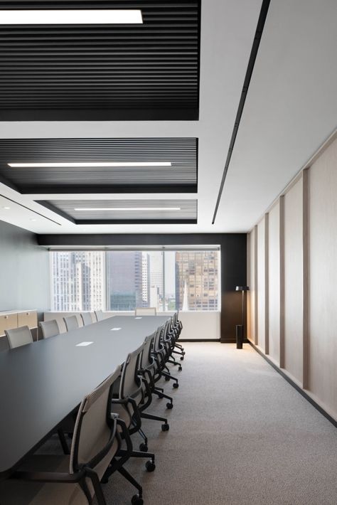 Dark Conference Room, Office Ceiling Design, Conference Room Design, Meeting Room Design, Office Ceiling, Ceiling Design Ideas, Office Meeting Room, City Office, Board Room