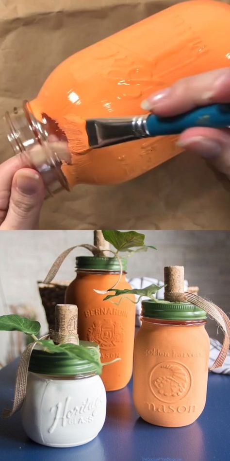 Easy Mason Jar Crafts Diy, Mason Jar Pumpkin, Easy Mason Jar Crafts, Fall Mason Jars, Gorgeous Farmhouse, Mason Jar Projects, Painted Pumpkin, Astuces Diy, Diy Jar Crafts