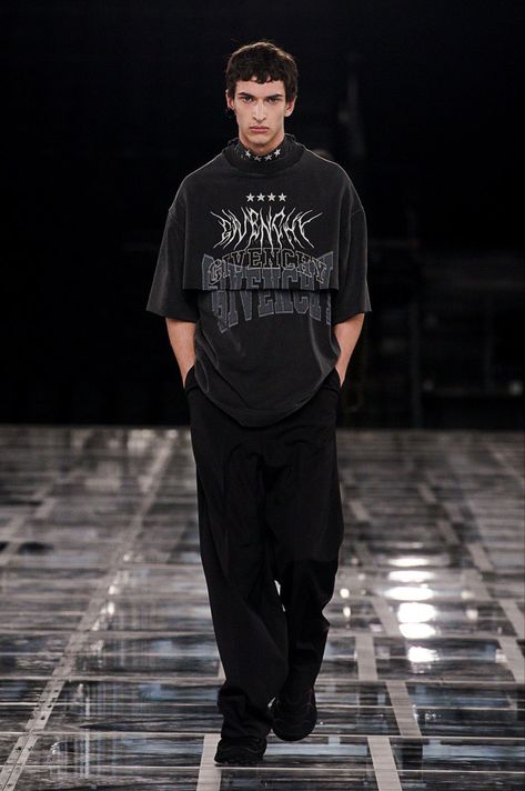 All Black Fashion, Tee Shirt Fashion, Dark Men, Concept Clothing, Dark Wear, Fall 2022, Edgy Outfits, Dark Fashion, Givenchy