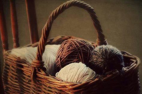 Grandparentcore Aesthetic, Grandma's Cottage, Brown Cottage, Brown Farmhouse, Grandma Knitting, Cozy Things, Grandmother House, Brown House, Knitting Aesthetic