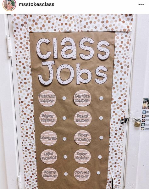 2nd Grade Classroom Aesthetic, Teaching Kindergarten Aesthetic, Prek Jobs, Aesthetic Classroom Decor Elementary, Dream Job Aesthetic Teacher, Kindergarten Classroom Aesthetic, Primary School Aesthetic, Primary Teacher Aesthetic, Teacher Life Aesthetic