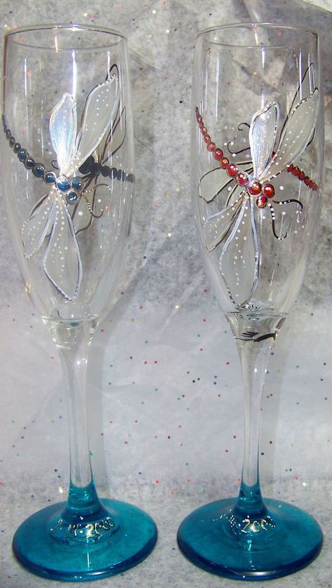 Dragonfly Wine Glass Painting, Dragonfly Glass Painting, How To Paint Wine Glasses, Dragonfly Glasses, Painted Dragonfly, Hand Painted Champagne Flutes, Stained Glass Dragonfly, Red Dragonfly, Dragonfly Stained Glass