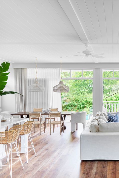 A Sydney interior designer's home blending Hamptons and Queenslander style | Home Beautiful Australian Hamptons Style, Hamptons House Interior, Provincial Home, Mcm House, Luxury Beach House, House Dream, Big Sofas, Hamptons House, Hamptons Style