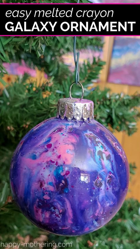 Galaxy Christmas, Glass Ornaments Diy, Melted Crayons, Clear Christmas Ornaments, Diy Crayons, Crayon Crafts, Clear Glass Ornaments, Diy Galaxy, Diy Christmas Ornaments Easy