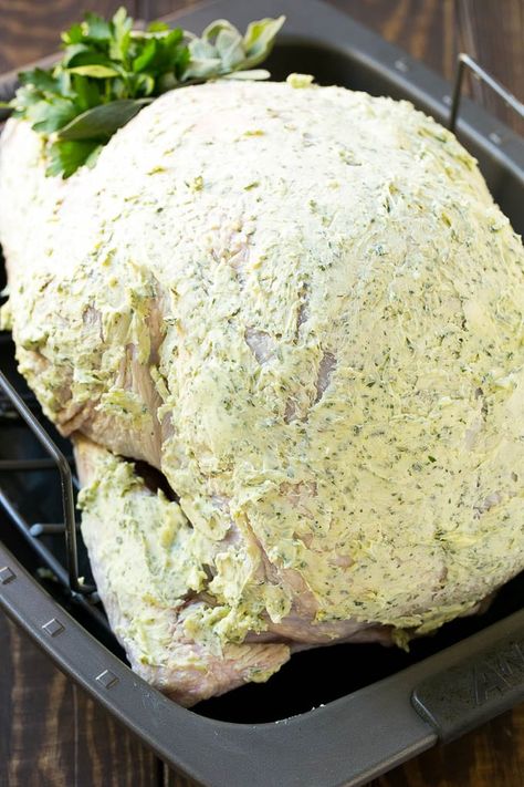 Roast Turkey Recipes Thanksgiving, Turkey Rub Recipes, Best Roasted Turkey, Whole Turkey Recipes, Herb Roasted Turkey, Roast Turkey Recipes, Oven Roasted Turkey, Thanksgiving Dinner Recipes, Thanksgiving Cooking