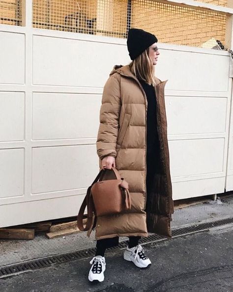 Alexis Foreman, Outfit Nero, Puffer Coat Outfit, Pijamas Women, Clothing Studio, Long Puffer Jacket, Long Puffer Coat, Coat Outfit, Long Puffer