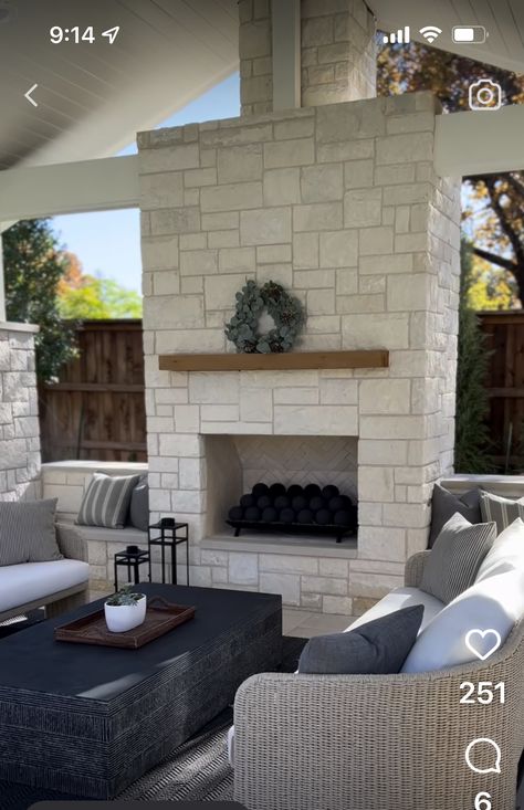 Outdoor Tv Set Up, Outdoor Patio Ideas With Fireplace, Pavilion Fireplace, Mediterranean Fireplace, Cabana Ideas, Stone Fireplace Wall, Fire Area, Grill Ideas, Diy Outdoor Fireplace