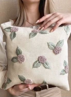 Cushion Embroidery, Crochet Cushion, Crochet Cushion Cover, Hand Embroidery Patterns Flowers, Floral Embroidery Patterns, Hand Embroidery Videos, Diy Embroidery Patterns, Hand Embroidery Tutorial, Handmade Embroidery Designs